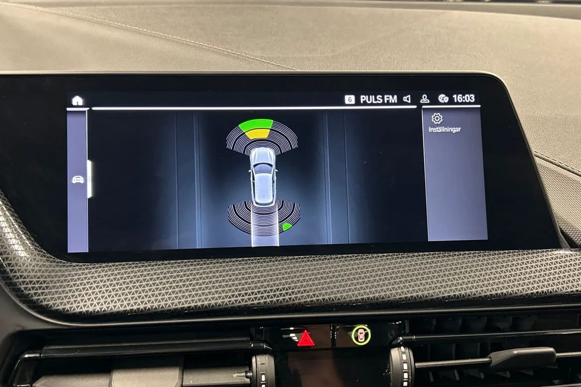 Vehicle image 14