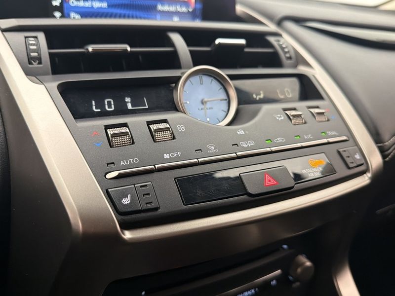 Lexus NX bild 24