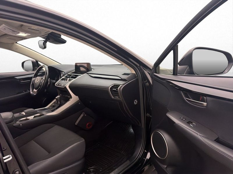 Lexus NX bild 16