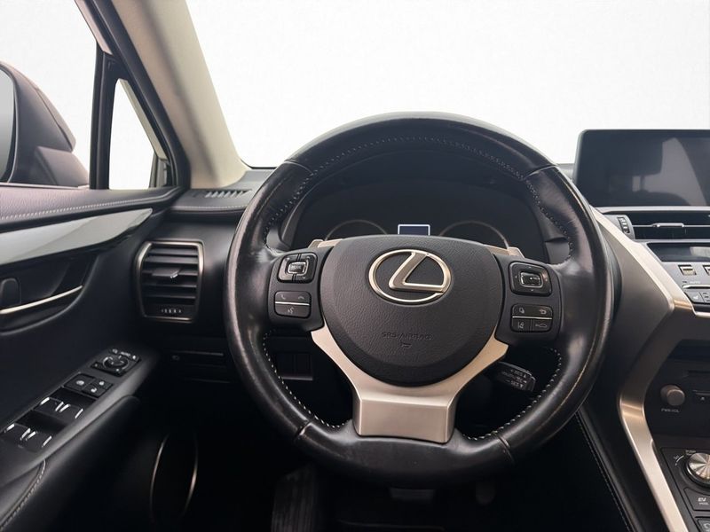 Lexus NX bild 14