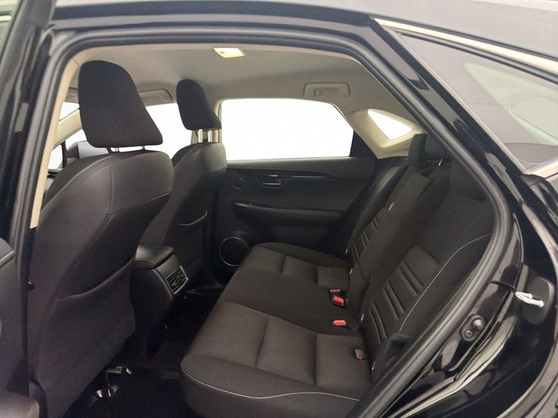 Lexus NX bild 17