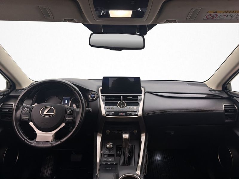 Lexus NX bild 13