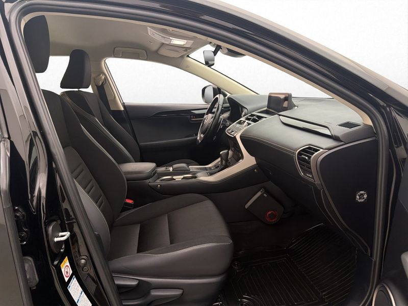 Lexus NX bild 15