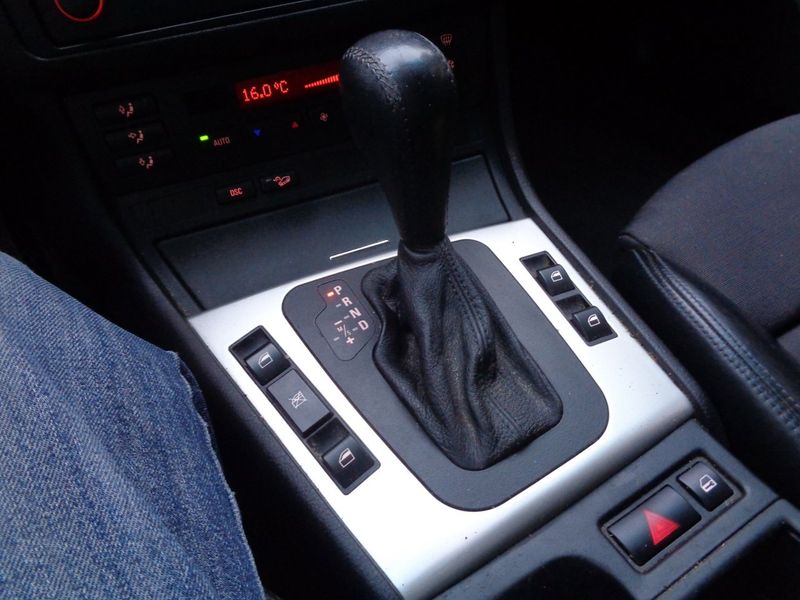 BMW 330 bild 10