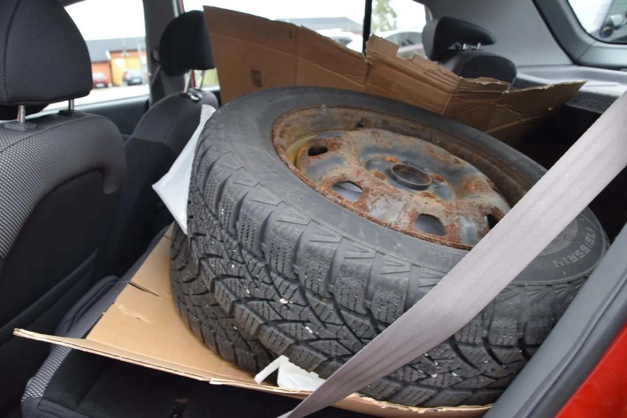 Vehicle image 18