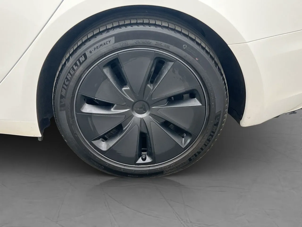 Vehicle image 33