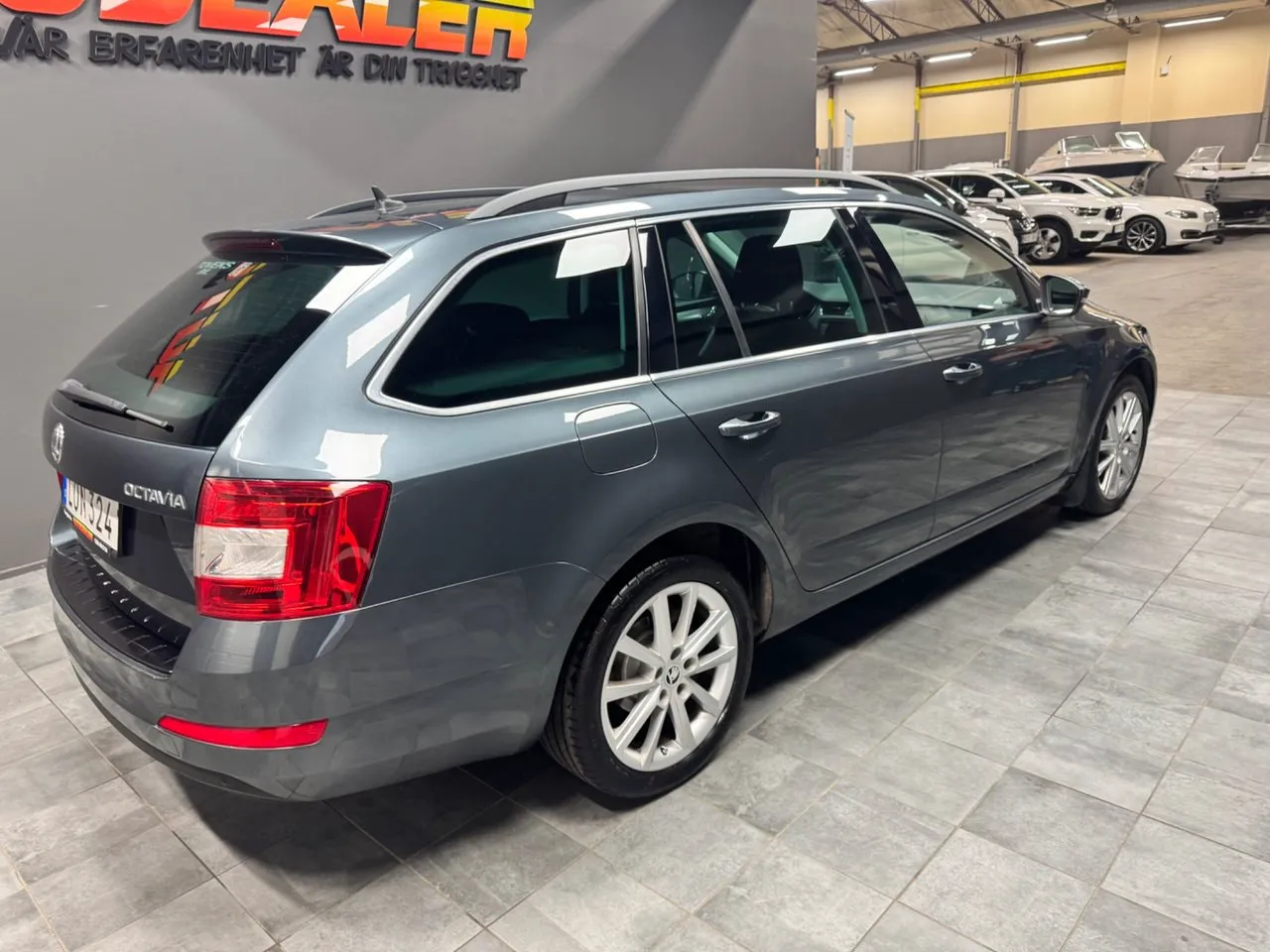 Vehicle image 4