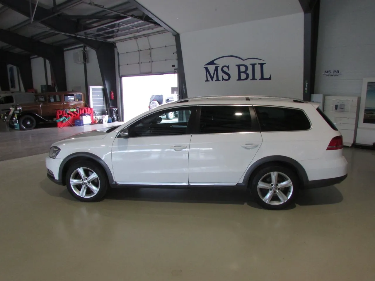 Vehicle image 7