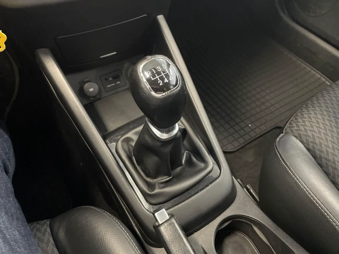 Vehicle image 14