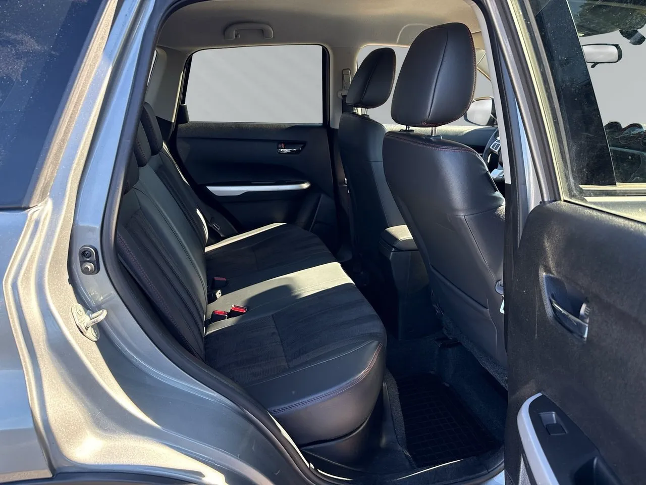 Vehicle image 14