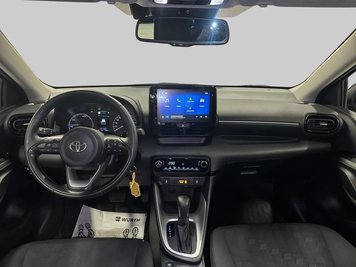 Vehicle image 10