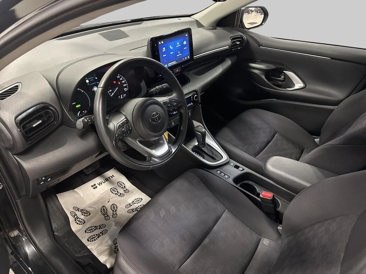 Vehicle image 12