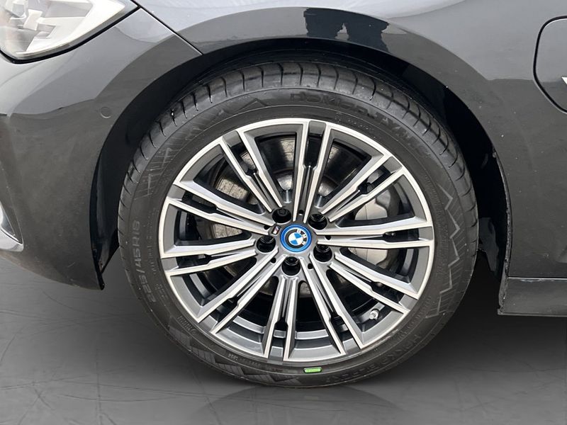 BMW 330 bild 33