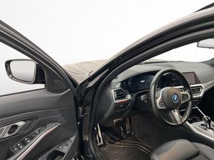 BMW 330 bild 10