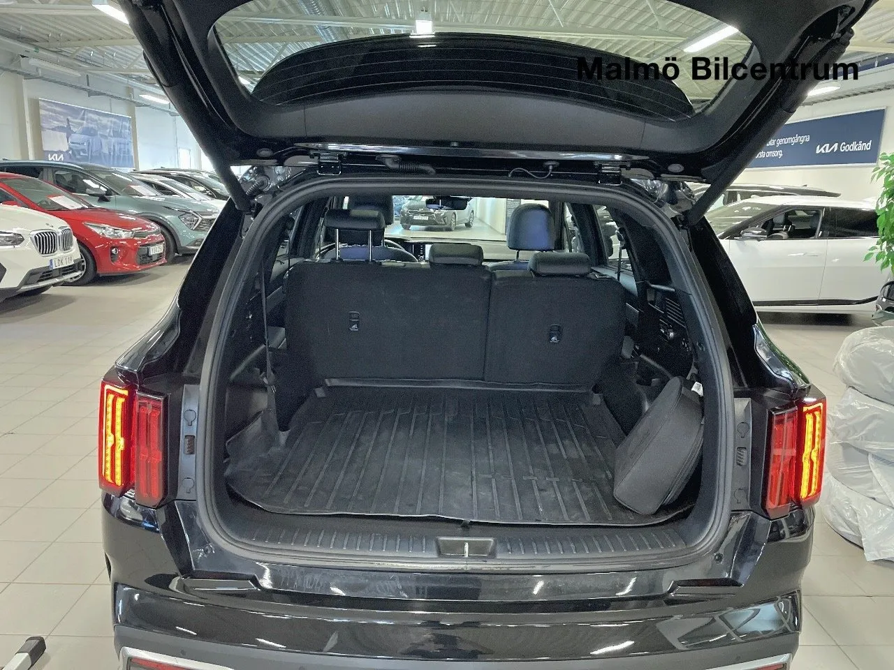 Vehicle image 18