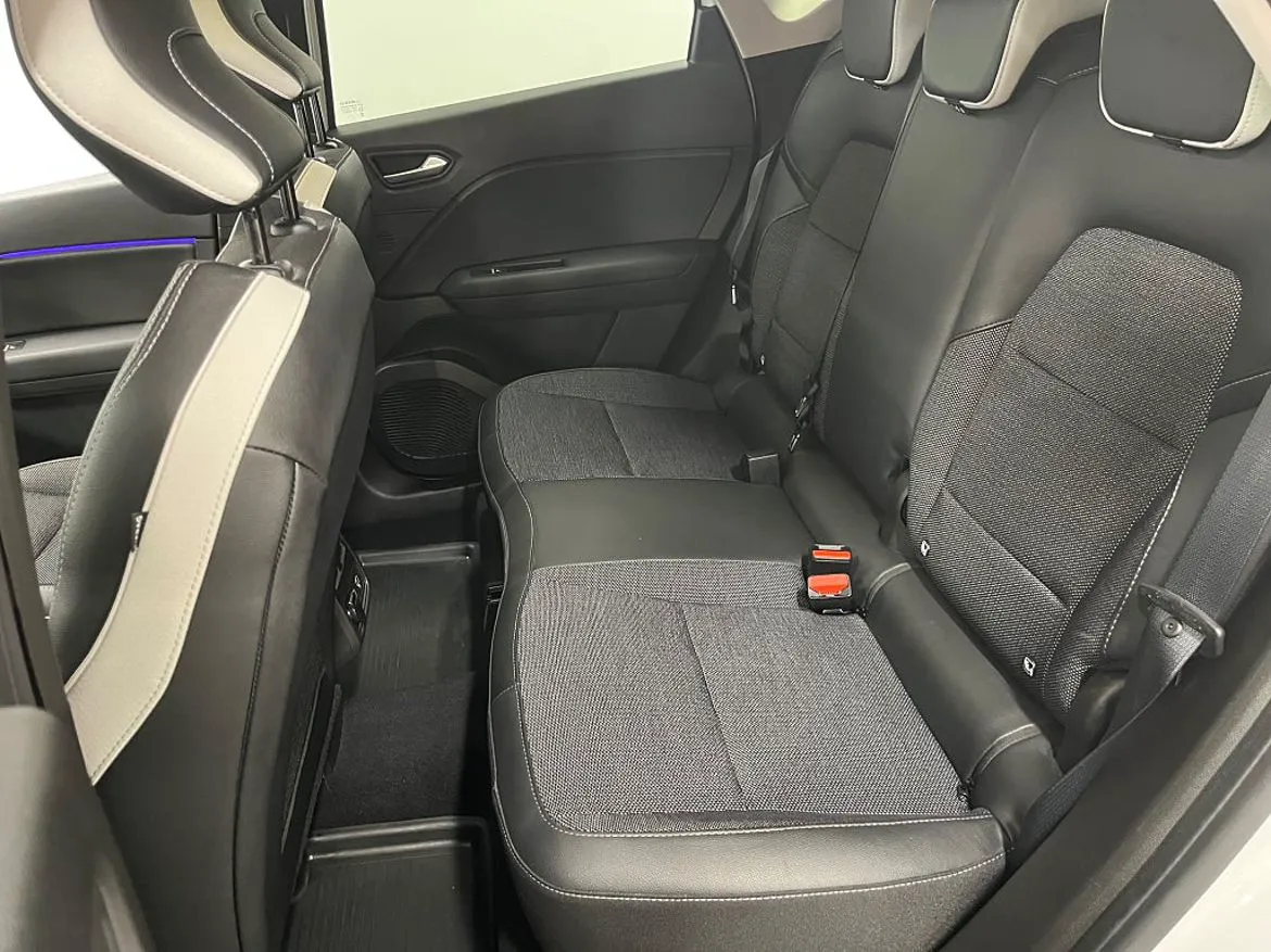 Vehicle image 22