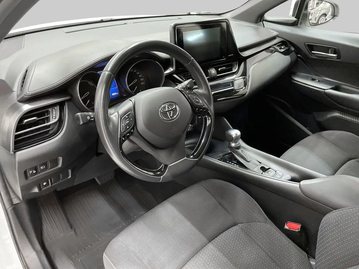 Vehicle image 13