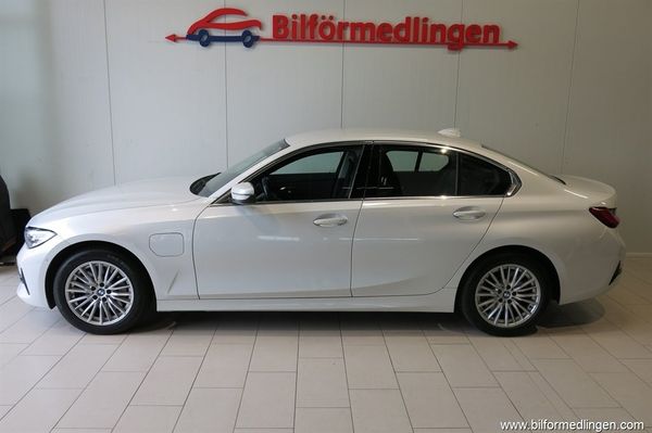 BMW 330 e 292hk Luxury Line Navi V-Hjul - 2020