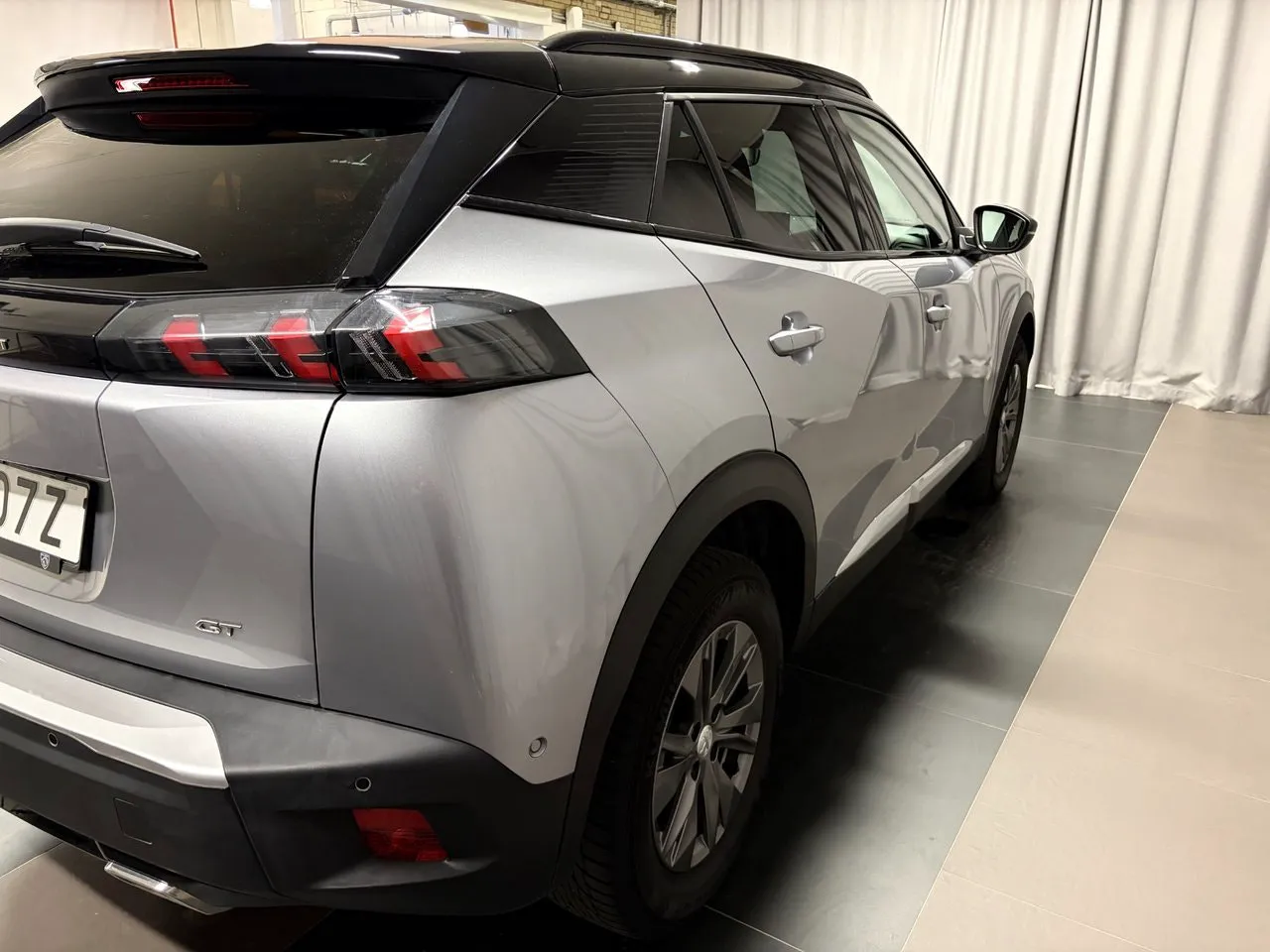 Vehicle image 3