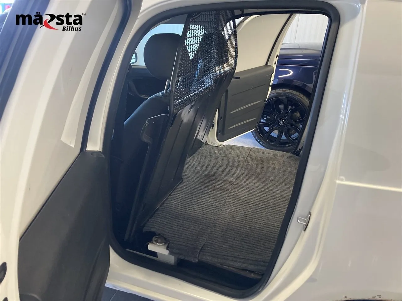 Vehicle image 11