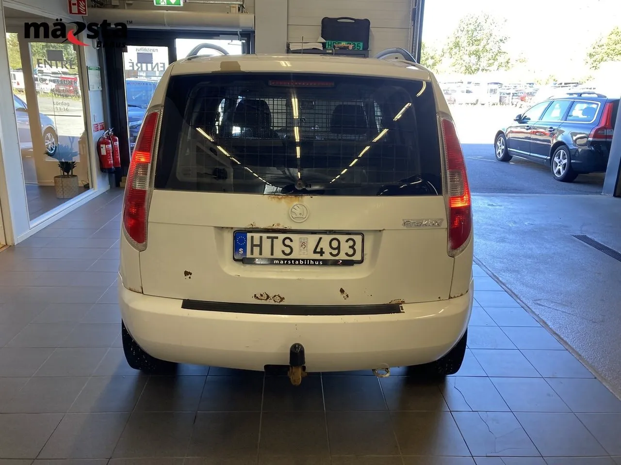 Vehicle image 6