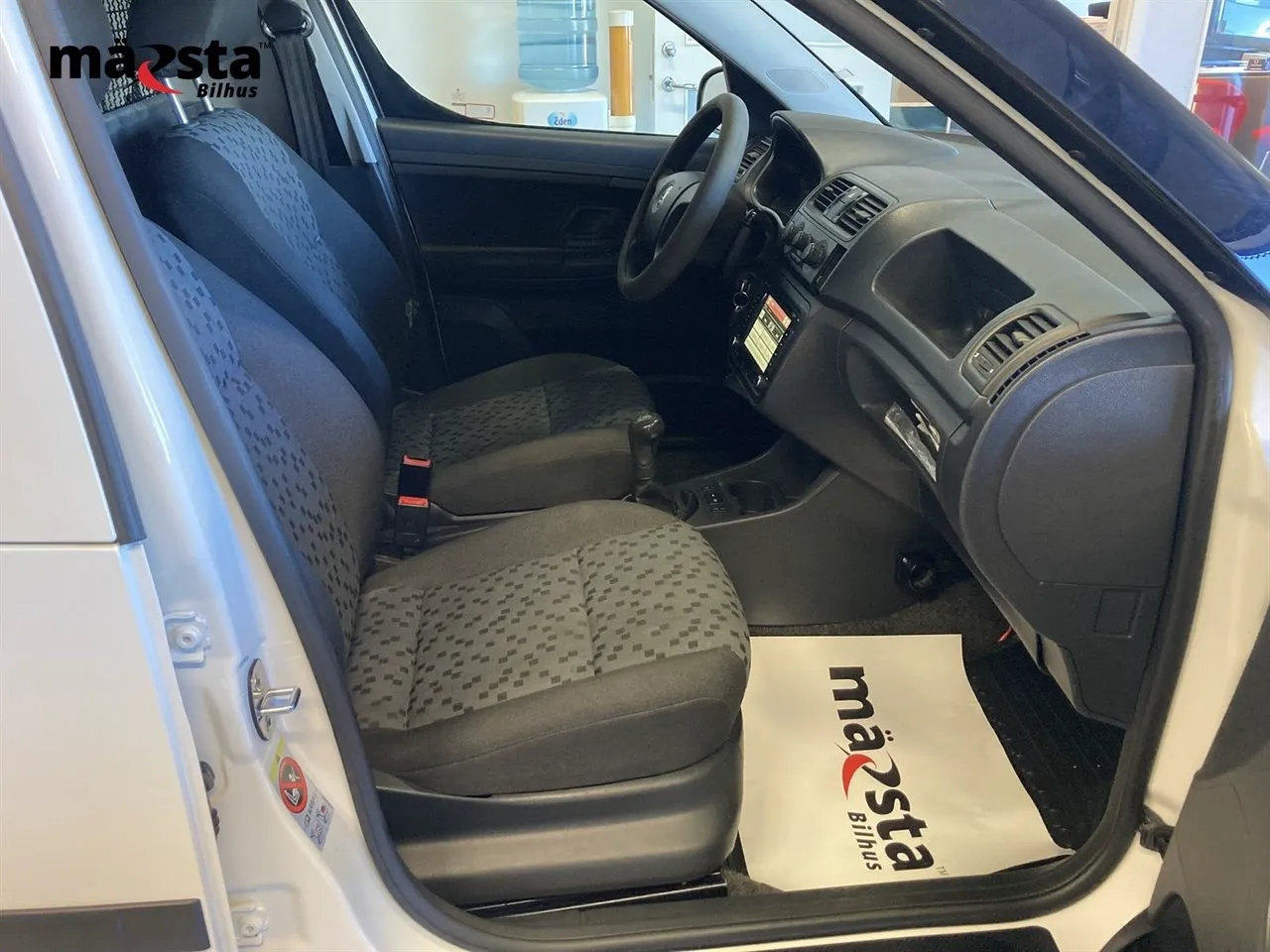 Vehicle image 7