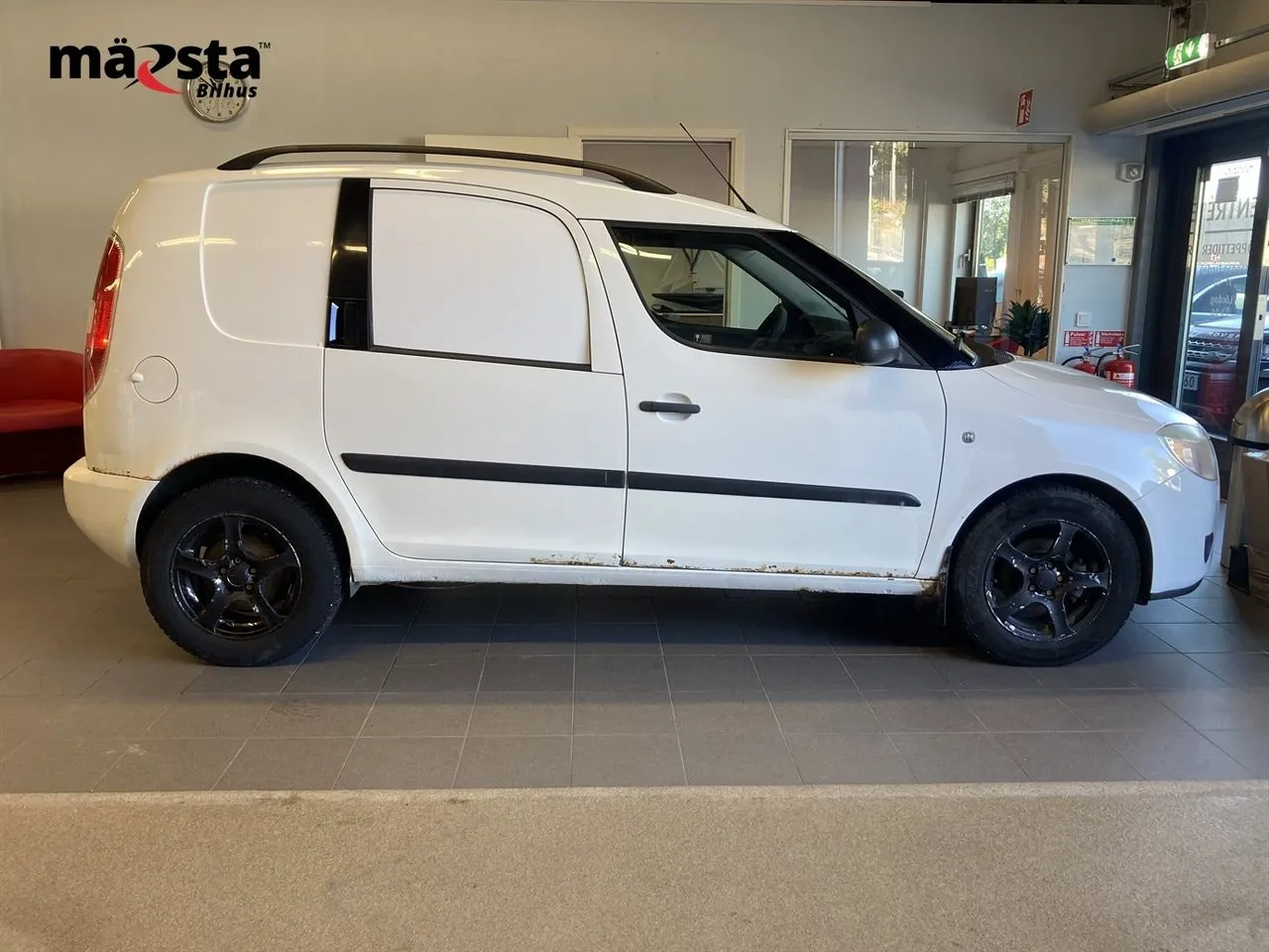 Vehicle image 4