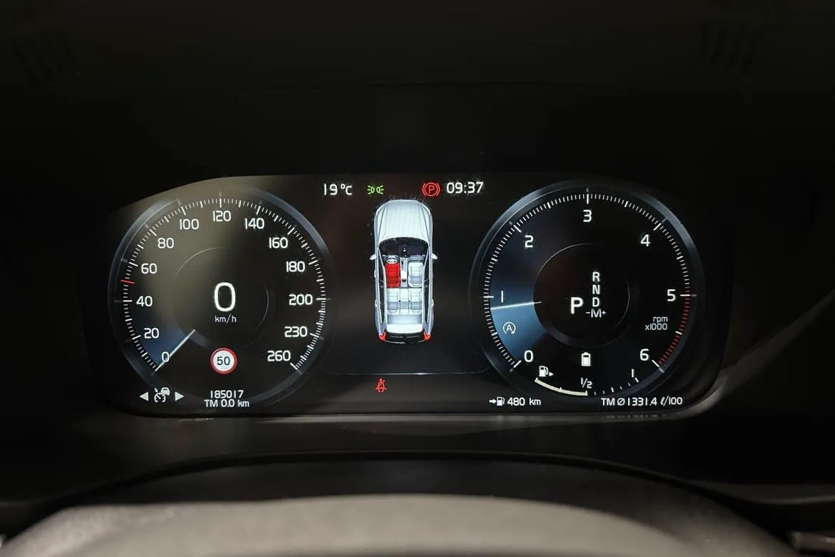 Vehicle image 15