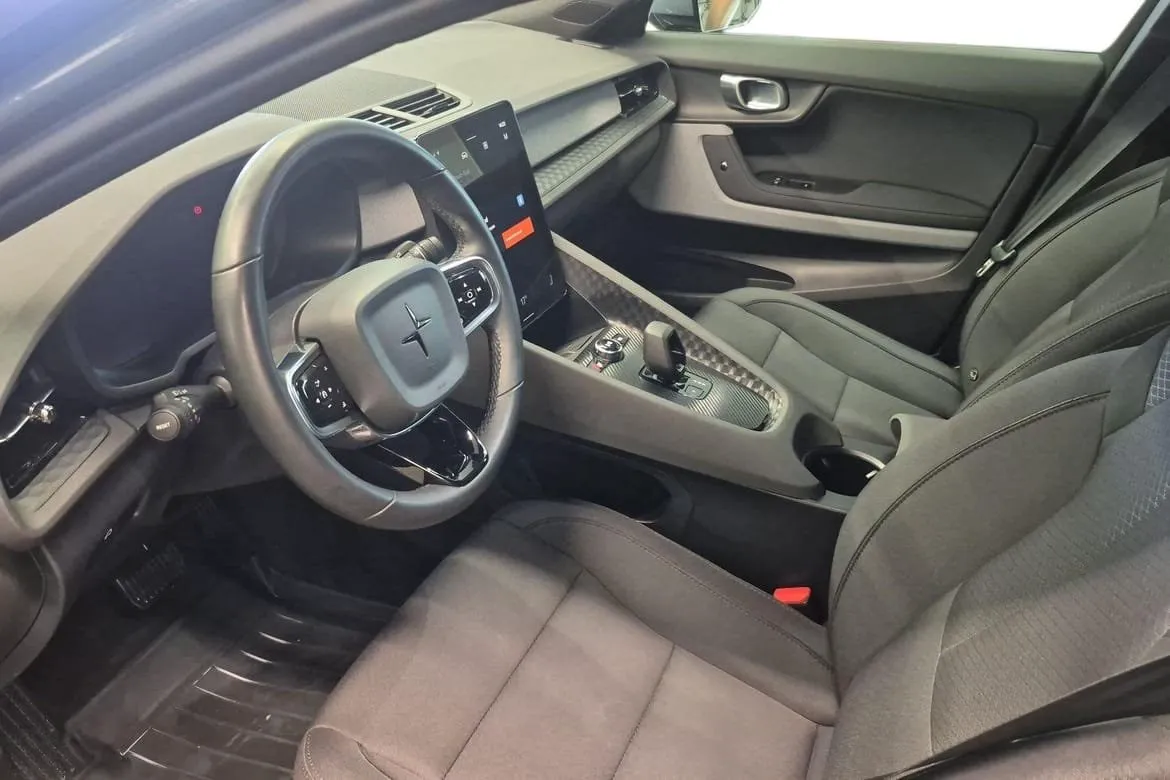 Vehicle image 13