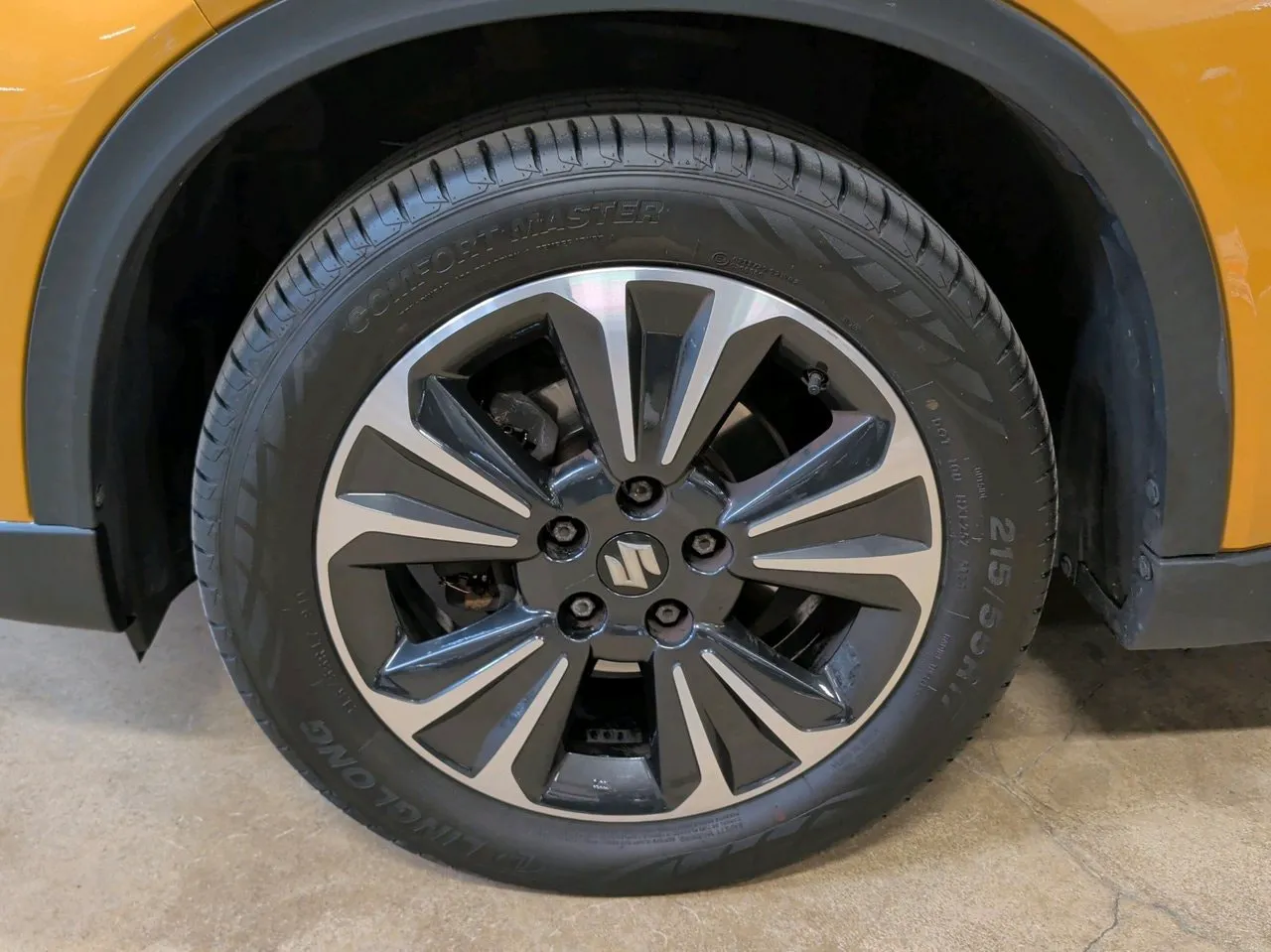 Vehicle image 16