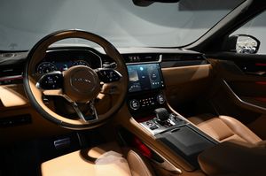 Jaguar F-Pace bild 12