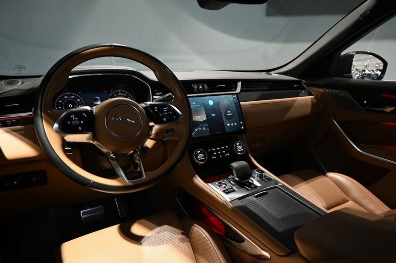 Jaguar F-Pace bild 12