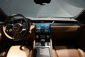Jaguar F-Pace bild 16