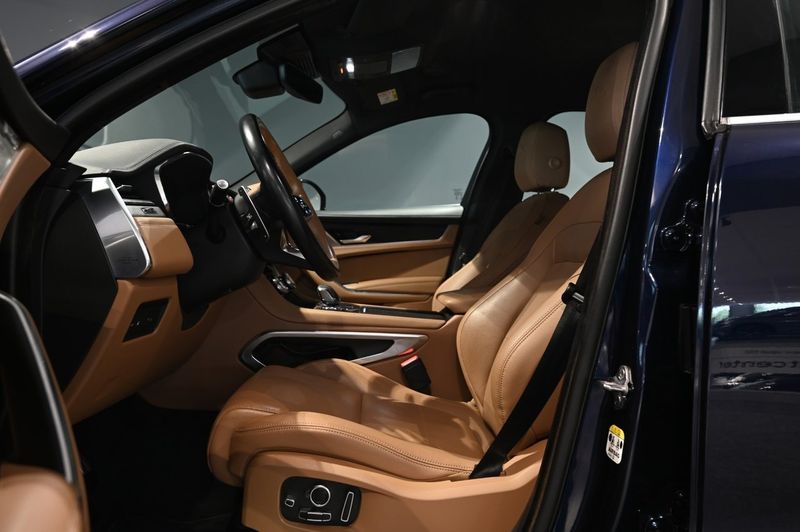 Jaguar F-Pace bild 13