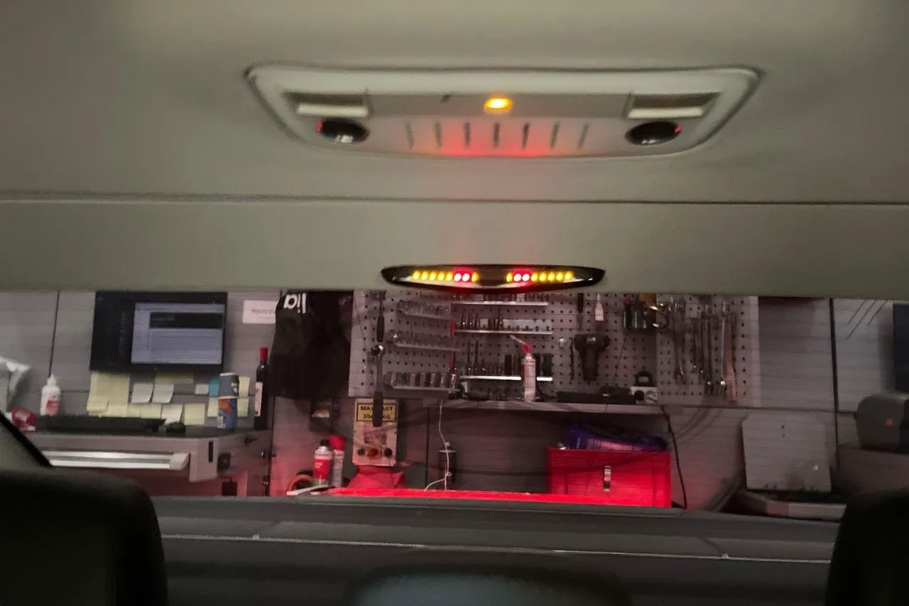 Vehicle image 18