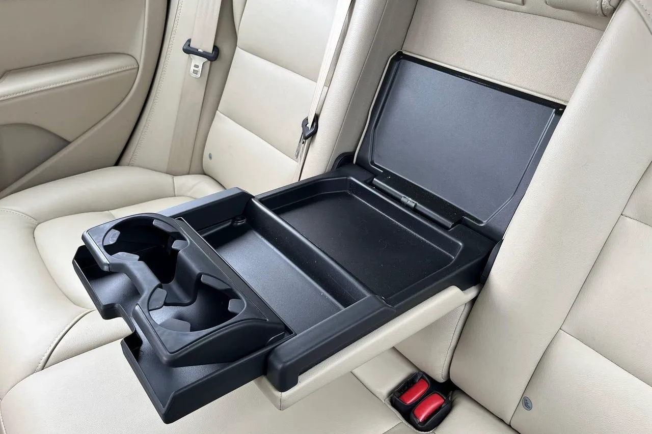 Vehicle image 30