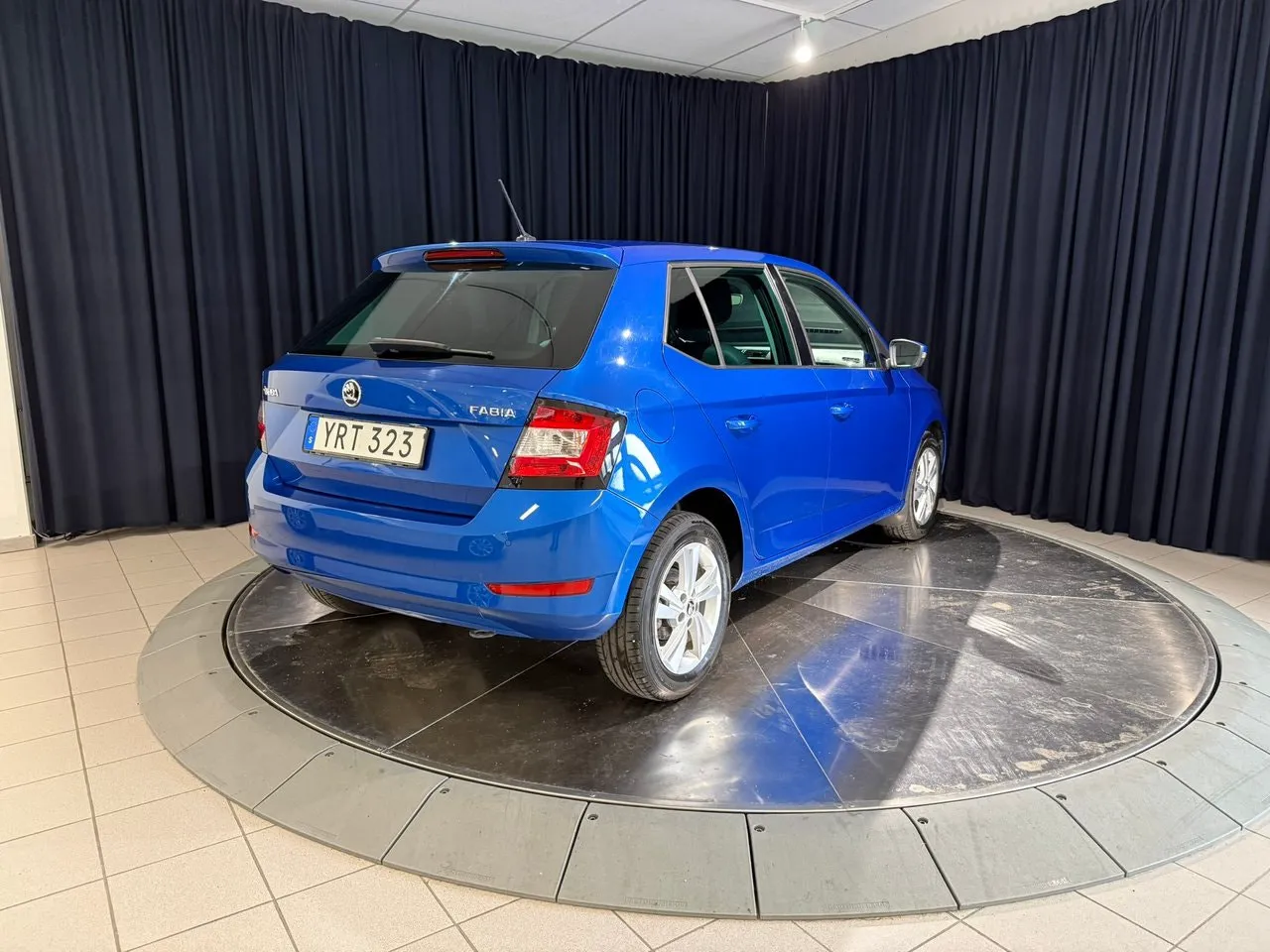 Vehicle image 5