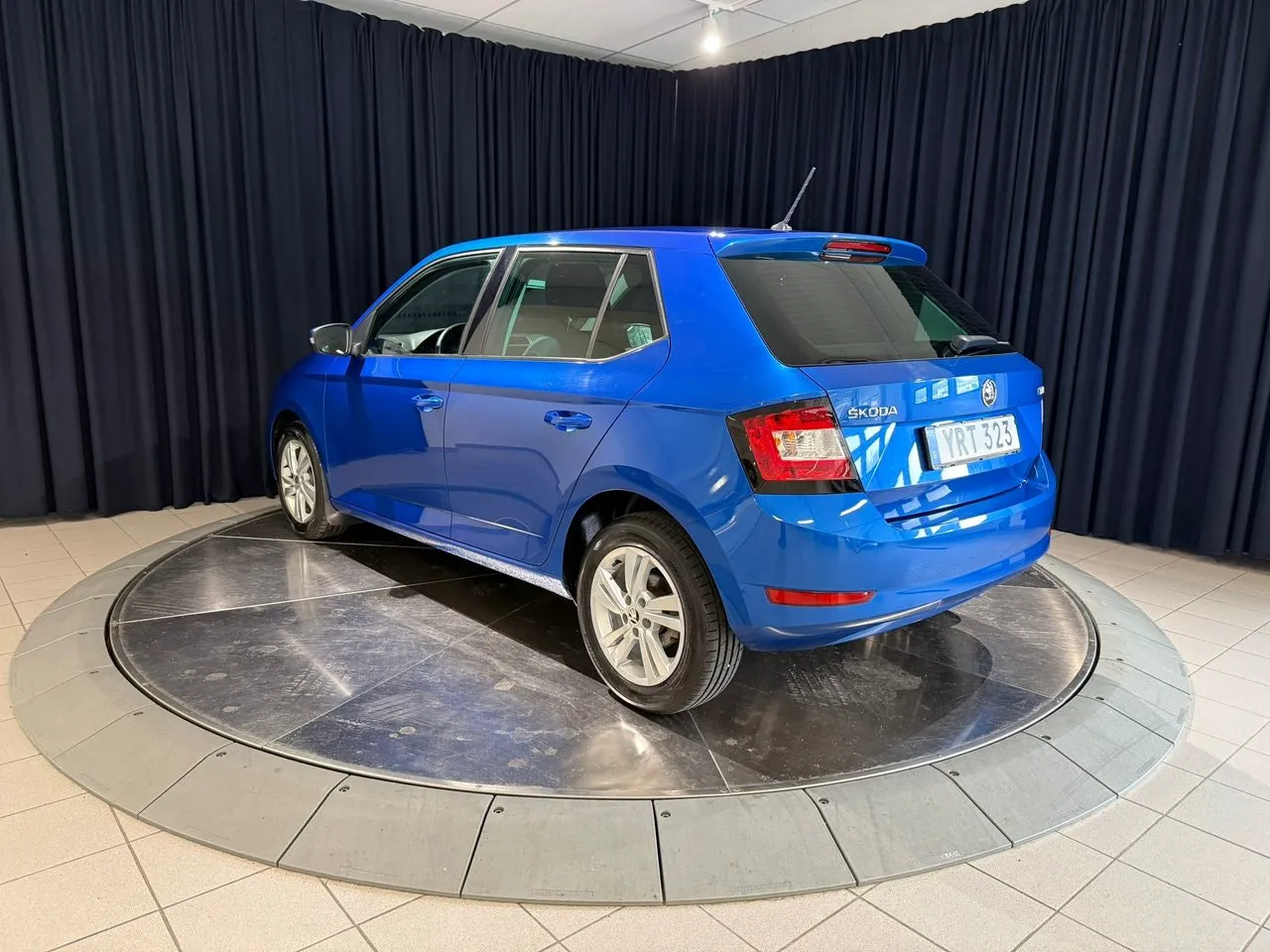 Vehicle image 3