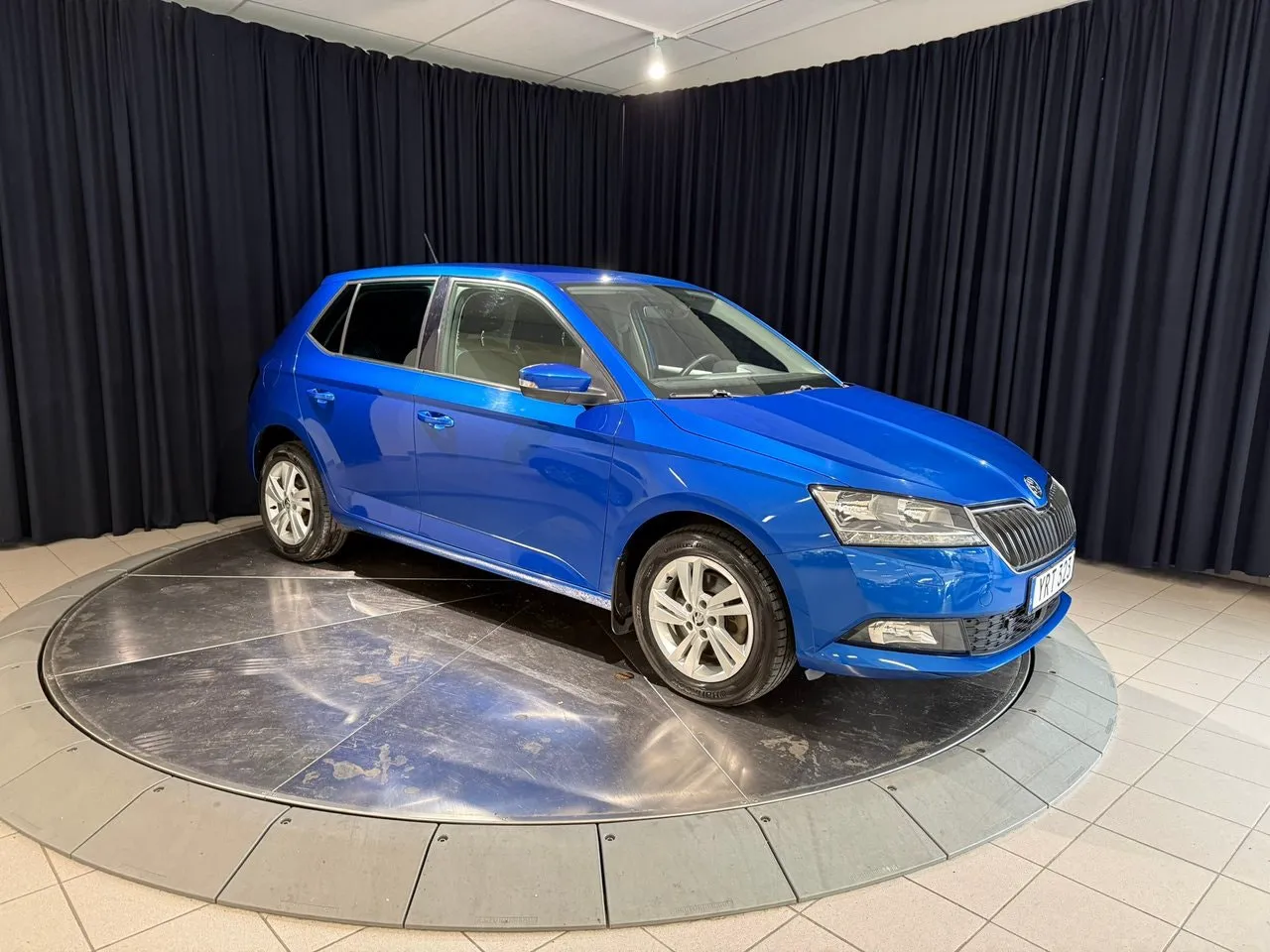 Vehicle image 7