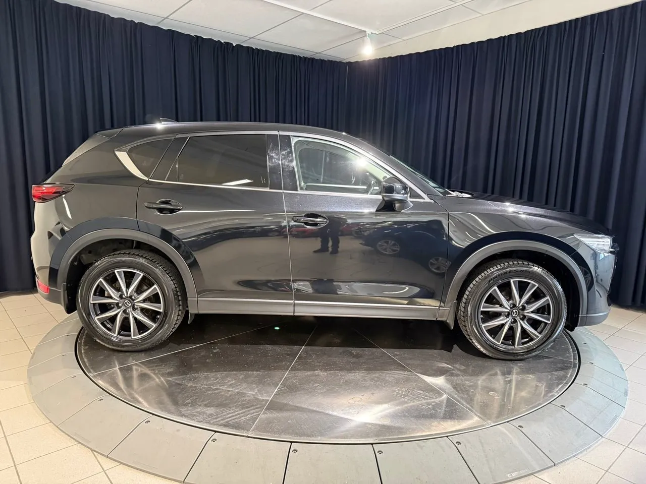 Vehicle image 6