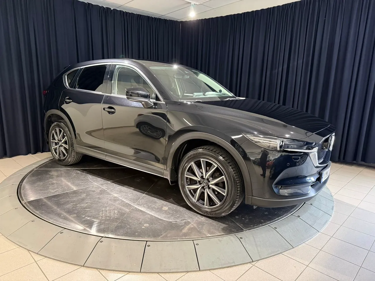 Vehicle image 7