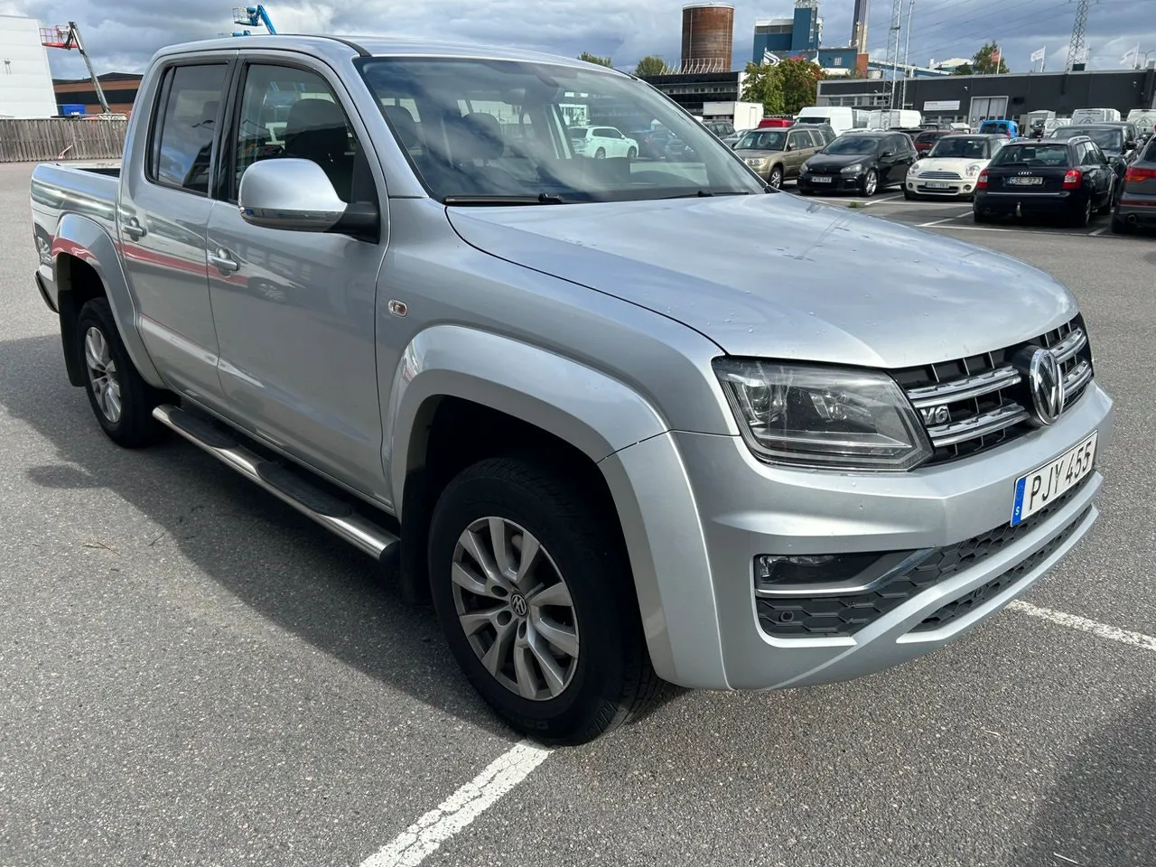 Vehicle image 3