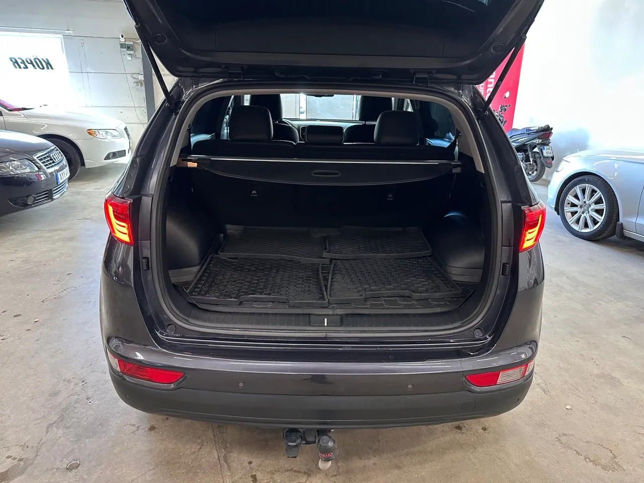 Vehicle image 9