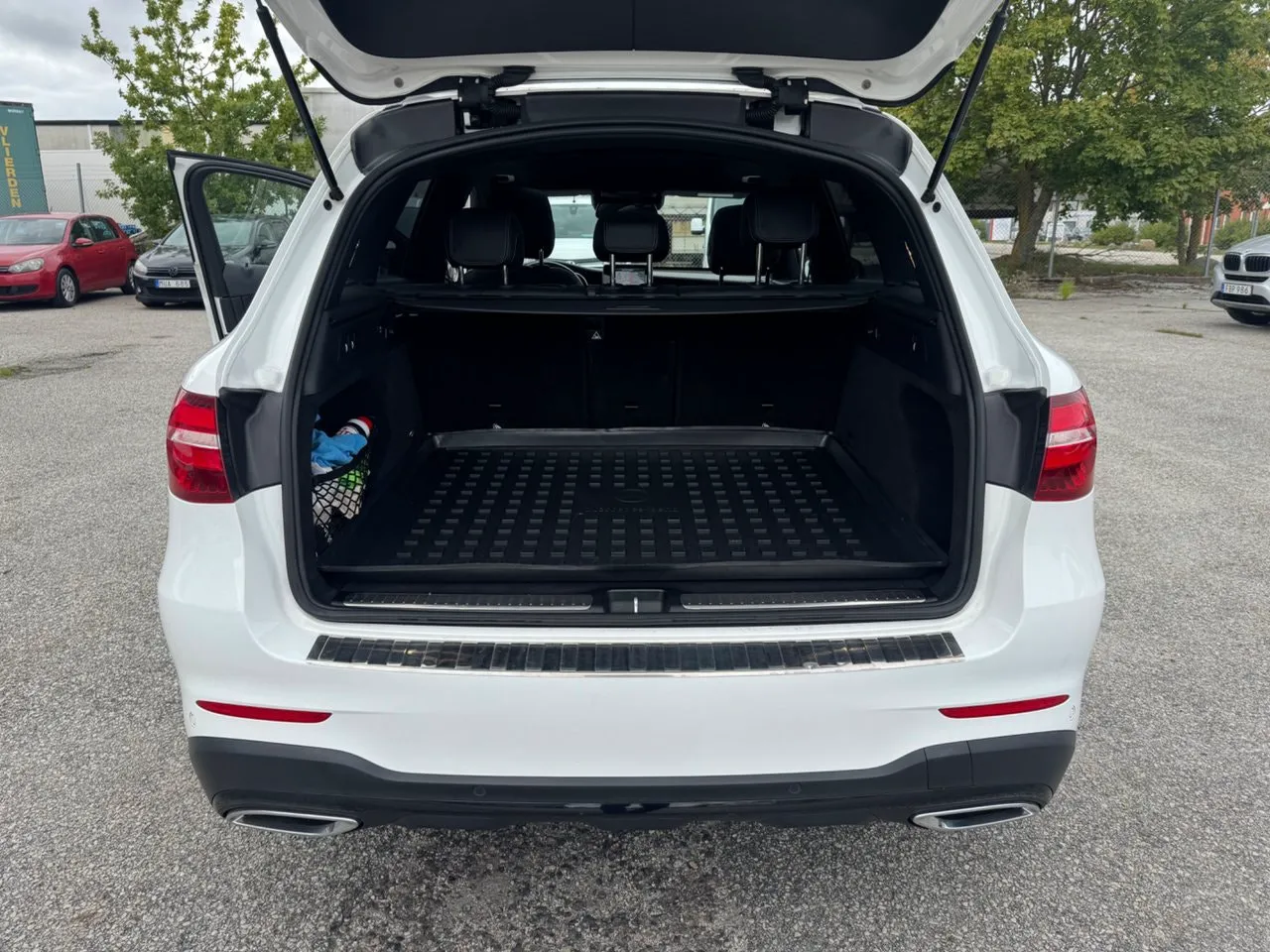 Vehicle image 19