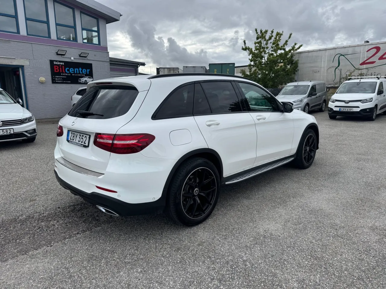 Vehicle image 5