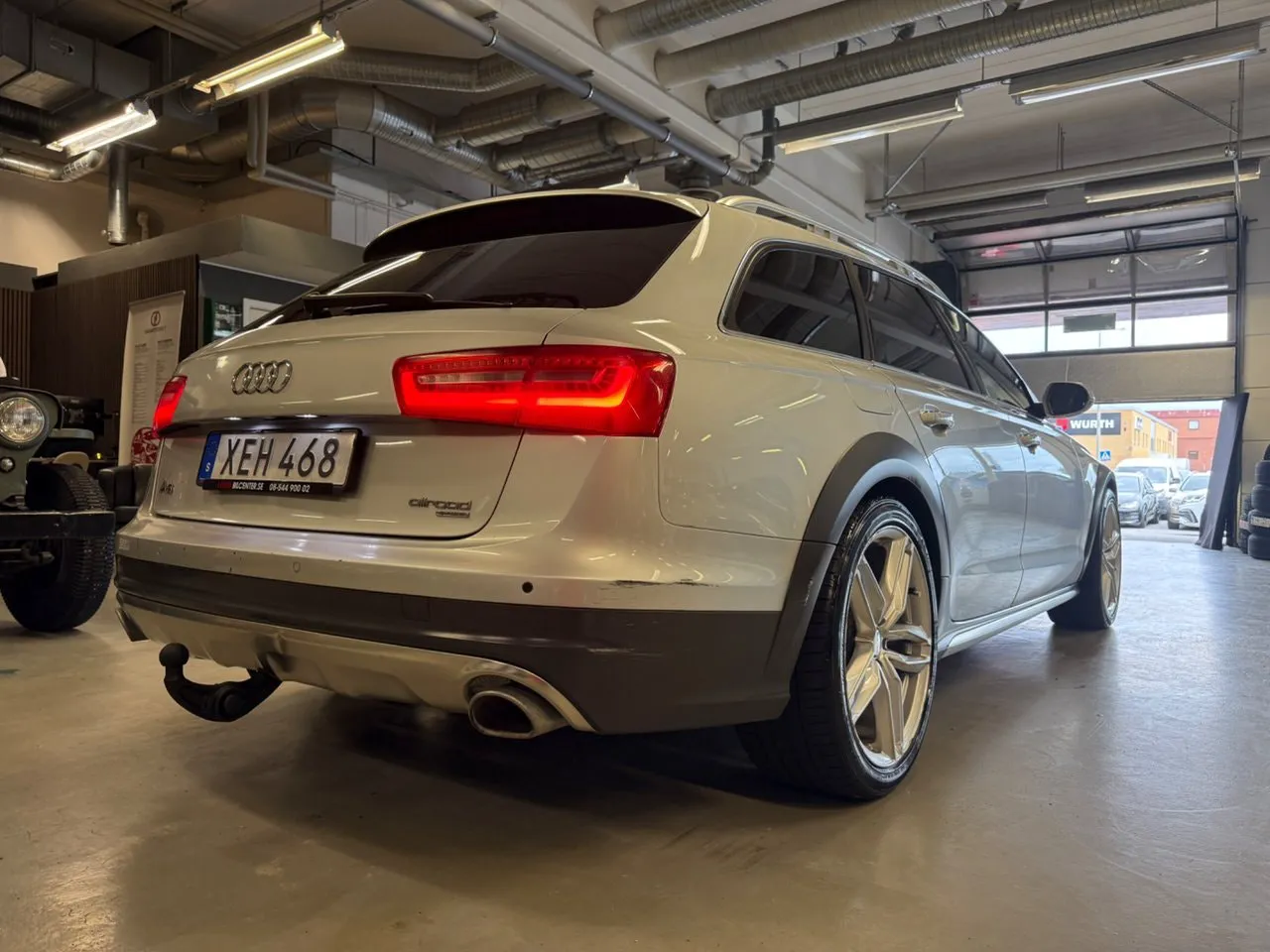 Vehicle image 6