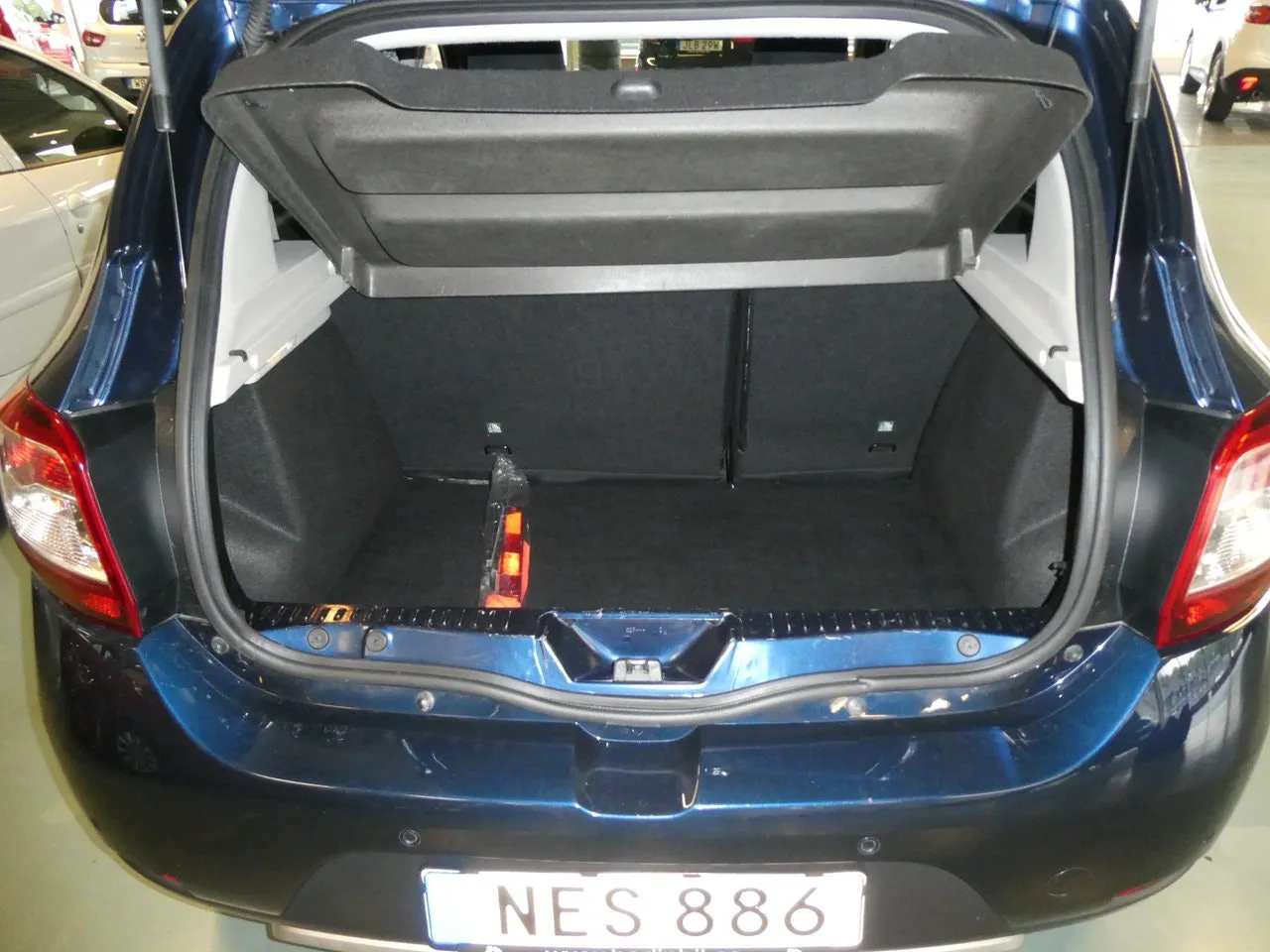 Vehicle image 4