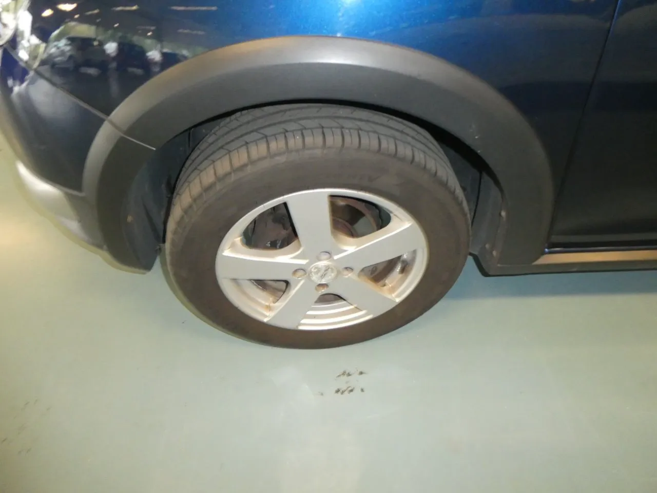Vehicle image 5