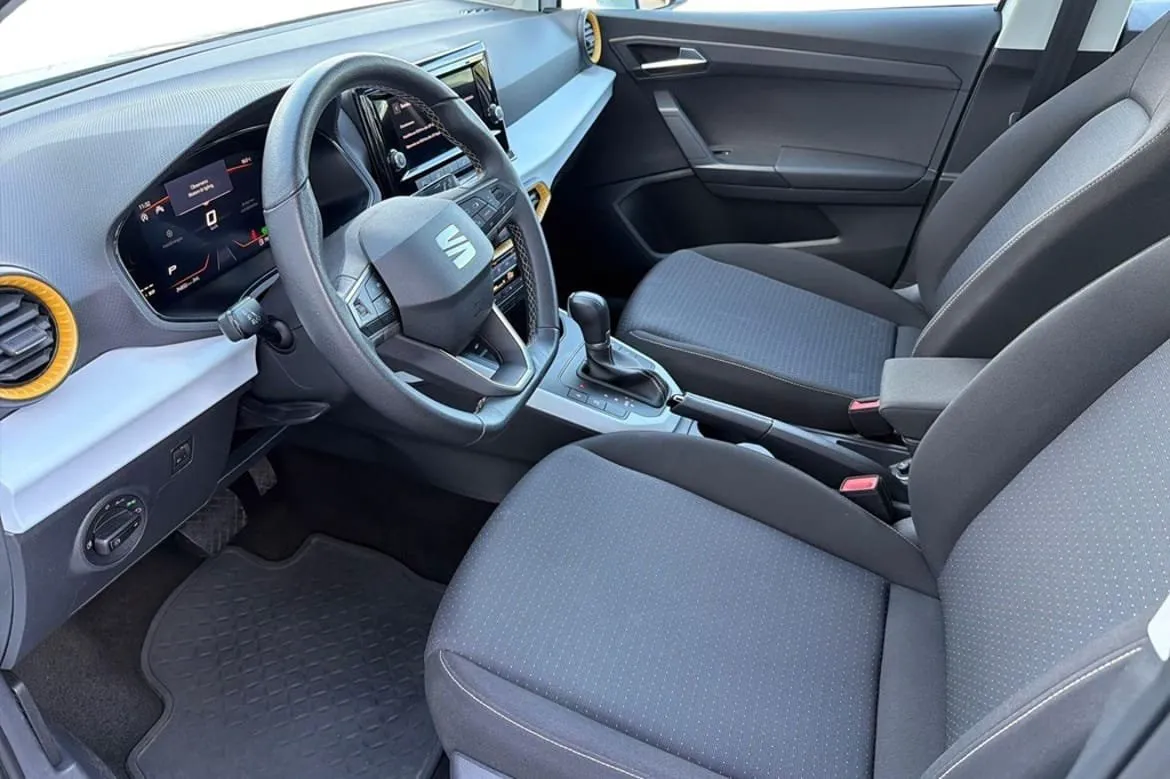 Vehicle image 10