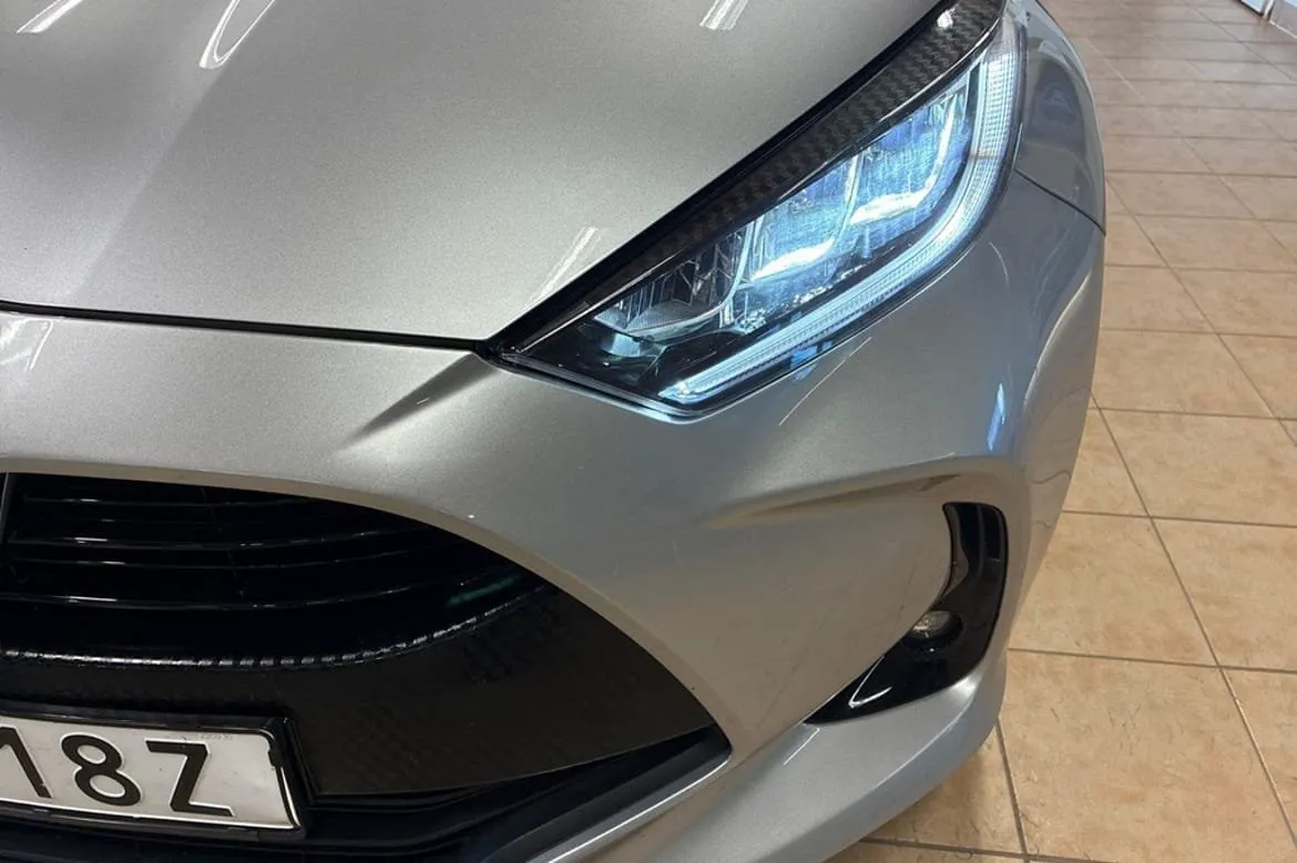 Vehicle image 21